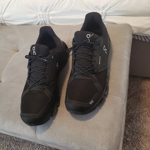 On cloud waterproof running shoes